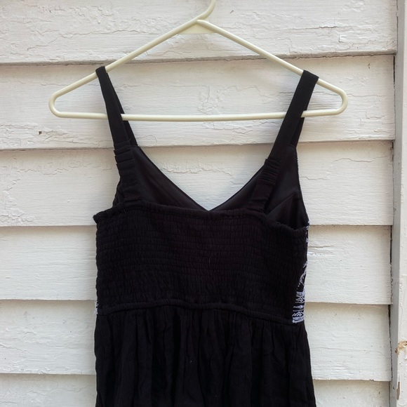 Japna Black Camisole Bustier Crop Top with White Embroidery 🪡 - Picture 5 of 8